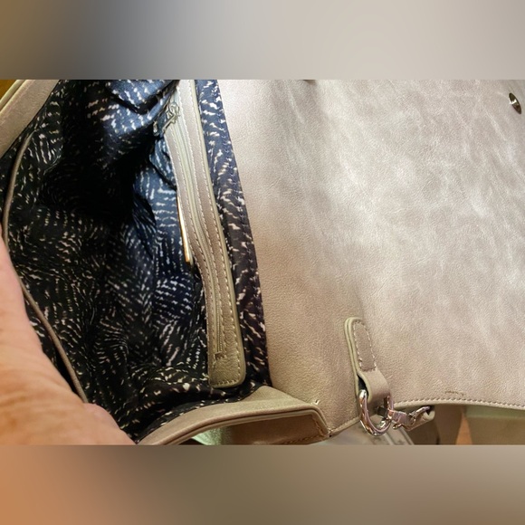 🔥Urban Expressions Vegan Leather Khloe Crossbody🔥 NWOT - Picture 10 of 15